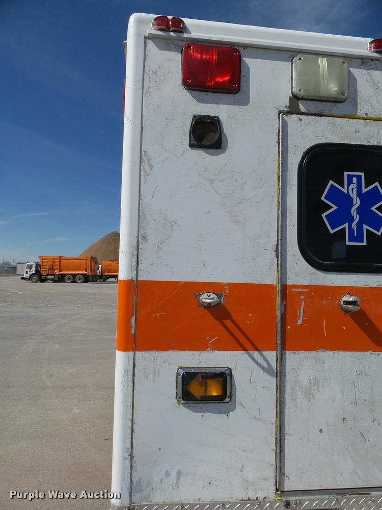 image for item DB2464 2000 Ford Econoline E450 ambulance