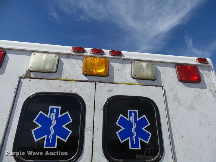 image for item DB2464 2000 Ford Econoline E450 ambulance