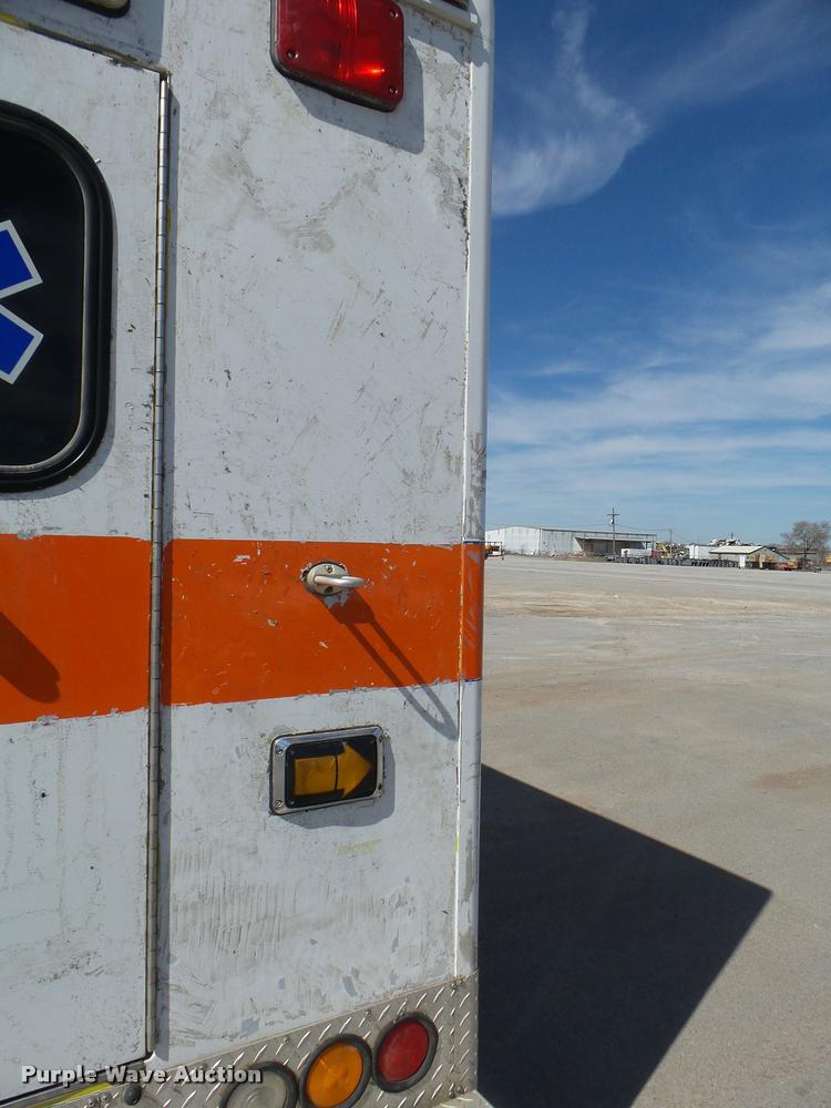 image for item DB2464 2000 Ford Econoline E450 ambulance