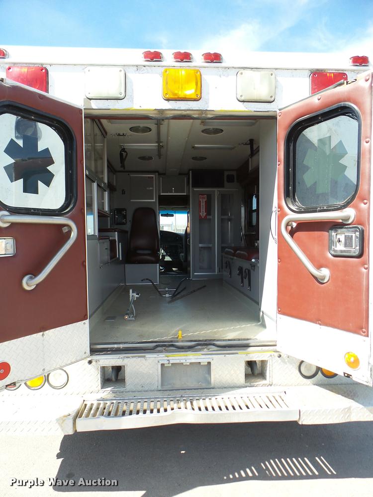 image for item DB2464 2000 Ford Econoline E450 ambulance