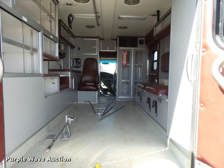 image for item DB2464 2000 Ford Econoline E450 ambulance
