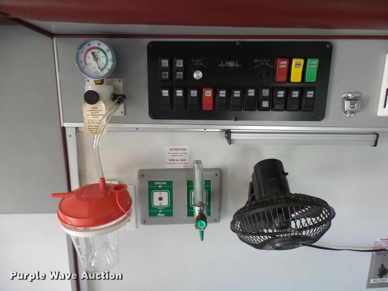 image for item DB2464 2000 Ford Econoline E450 ambulance