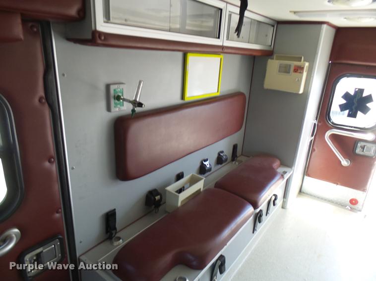 image for item DB2464 2000 Ford Econoline E450 ambulance