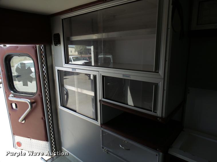 image for item DB2464 2000 Ford Econoline E450 ambulance