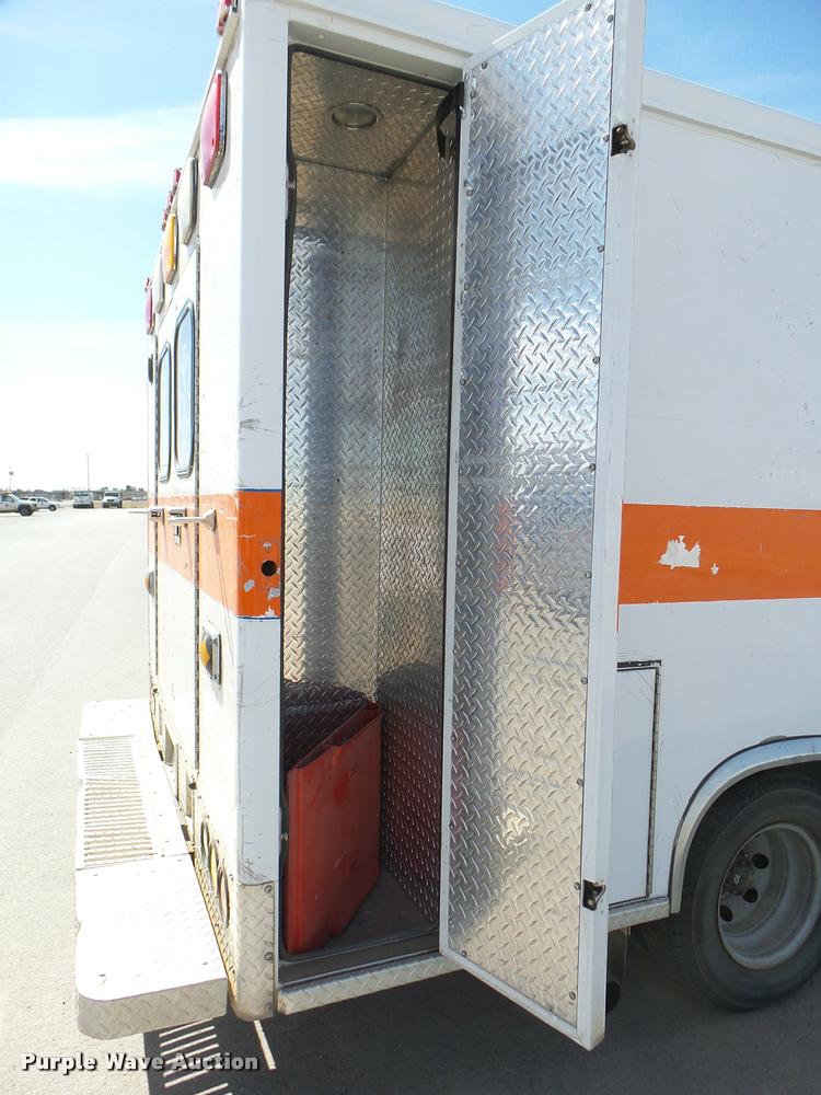 image for item DB2464 2000 Ford Econoline E450 ambulance