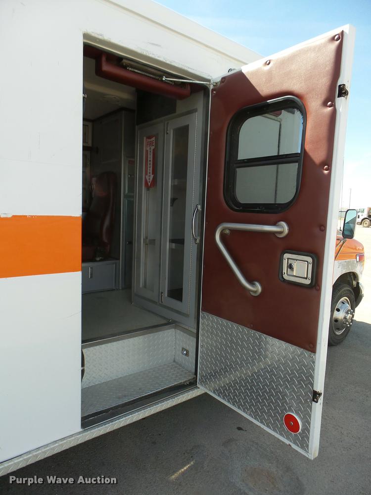 image for item DB2464 2000 Ford Econoline E450 ambulance