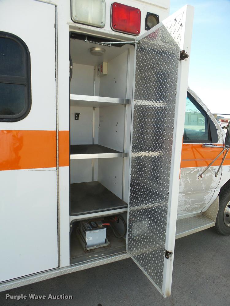 image for item DB2464 2000 Ford Econoline E450 ambulance