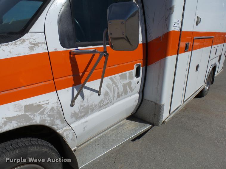 image for item DB2464 2000 Ford Econoline E450 ambulance