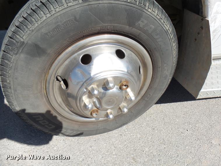 image for item DB2464 2000 Ford Econoline E450 ambulance