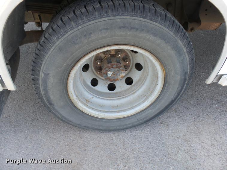 image for item DB2464 2000 Ford Econoline E450 ambulance