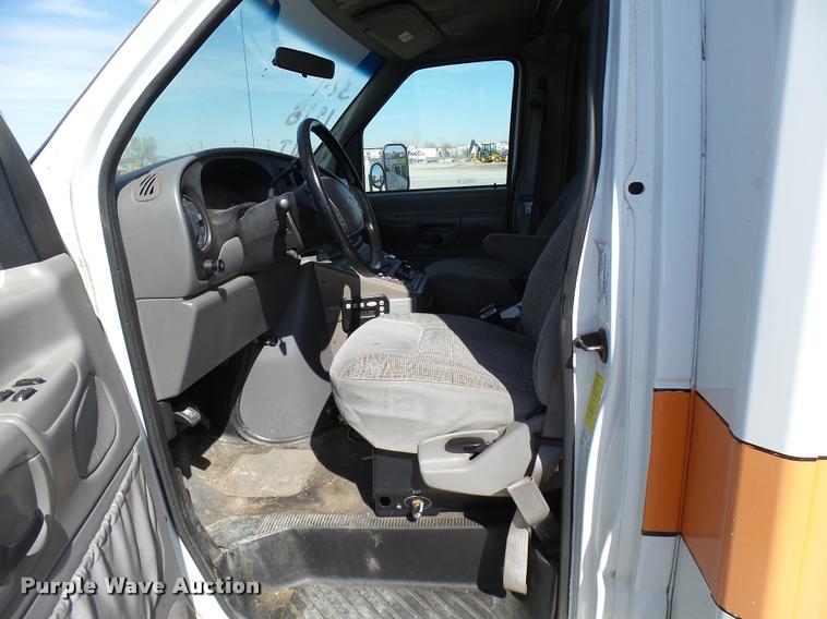 image for item DB2465 1998 Ford Econoline E450 ambulance