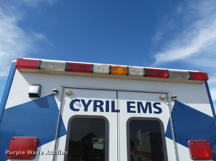 image for item DB2465 1998 Ford Econoline E450 ambulance