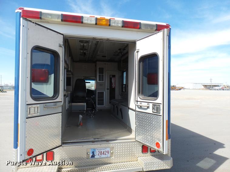 image for item DB2465 1998 Ford Econoline E450 ambulance