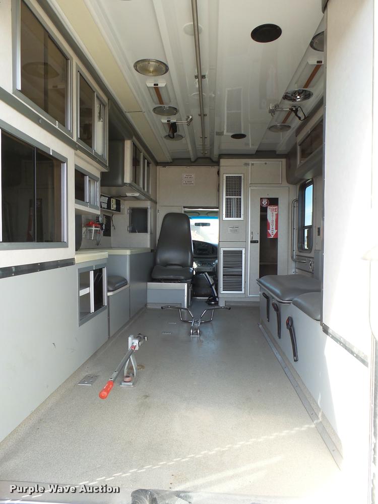 image for item DB2465 1998 Ford Econoline E450 ambulance