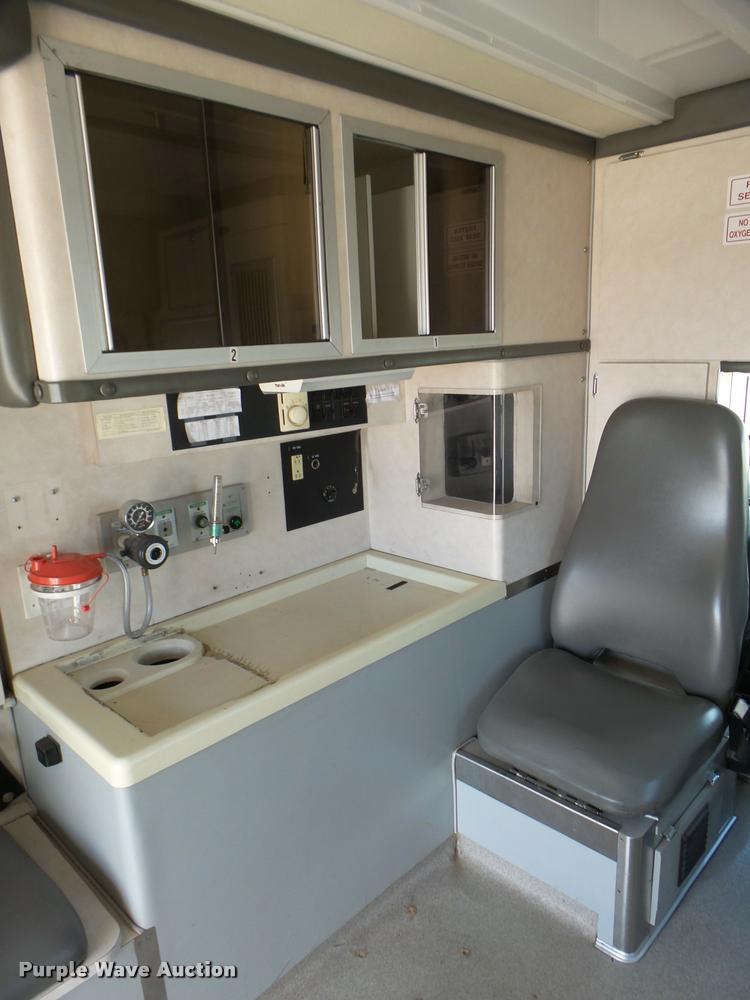 image for item DB2465 1998 Ford Econoline E450 ambulance