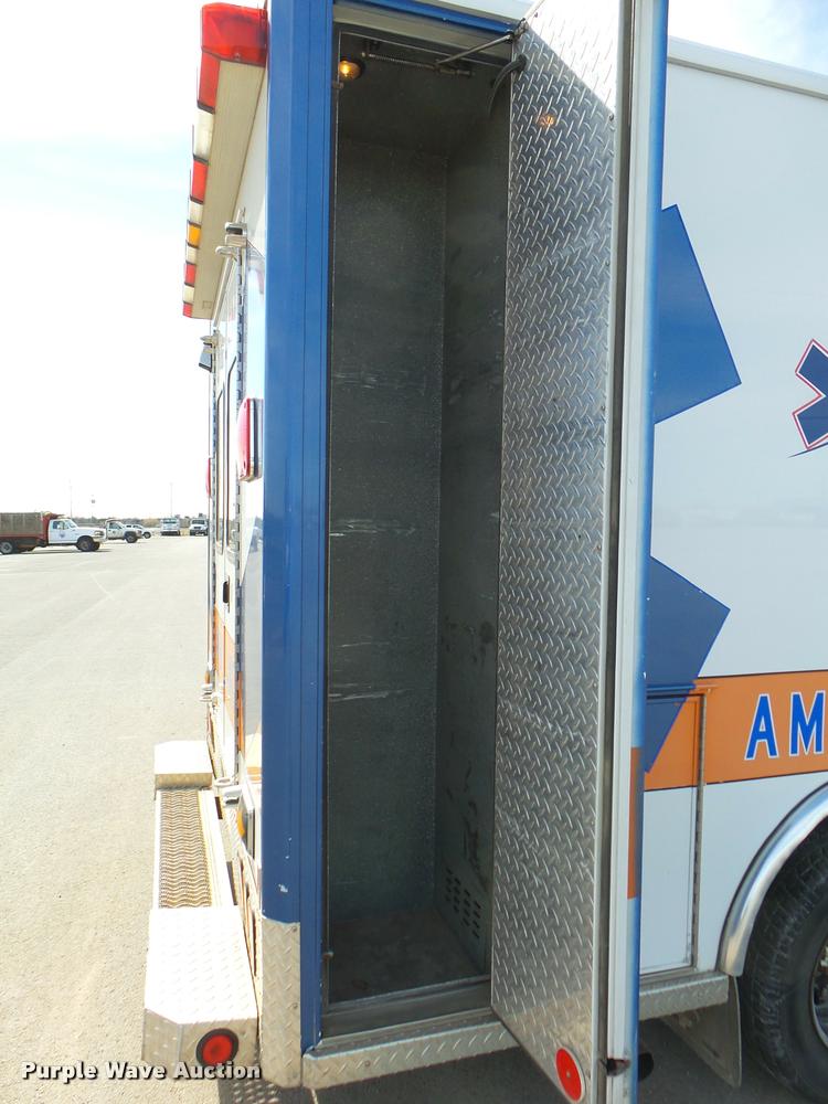 image for item DB2465 1998 Ford Econoline E450 ambulance