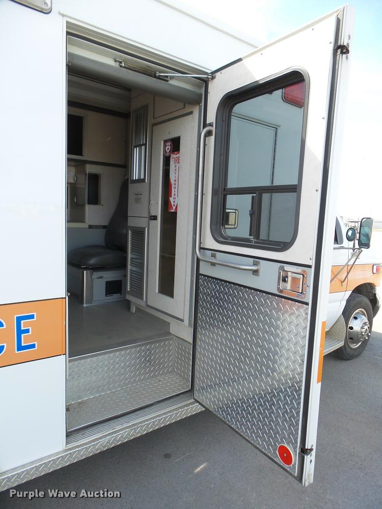 image for item DB2465 1998 Ford Econoline E450 ambulance