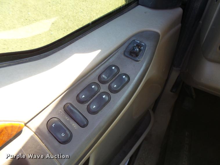 image for item DB2517 2001 Ford F250 Super Duty Crew Cab pickup truck