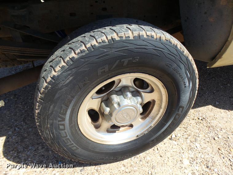 image for item DB2517 2001 Ford F250 Super Duty Crew Cab pickup truck