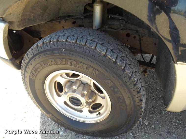 image for item DB2517 2001 Ford F250 Super Duty Crew Cab pickup truck