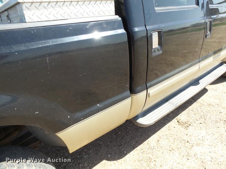 image for item DB2517 2001 Ford F250 Super Duty Crew Cab pickup truck