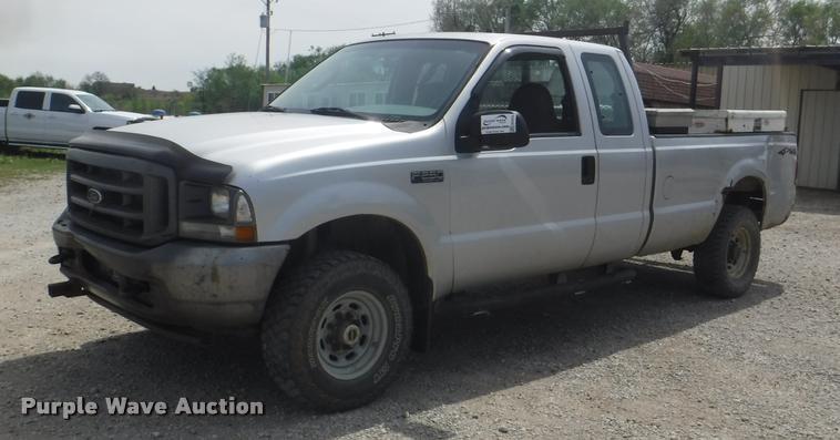 image for item DB3918 2004 Ford F250 Super Duty XL SuperCab pickup truck