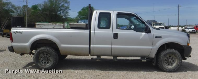 image for item DB3918 2004 Ford F250 Super Duty XL SuperCab pickup truck