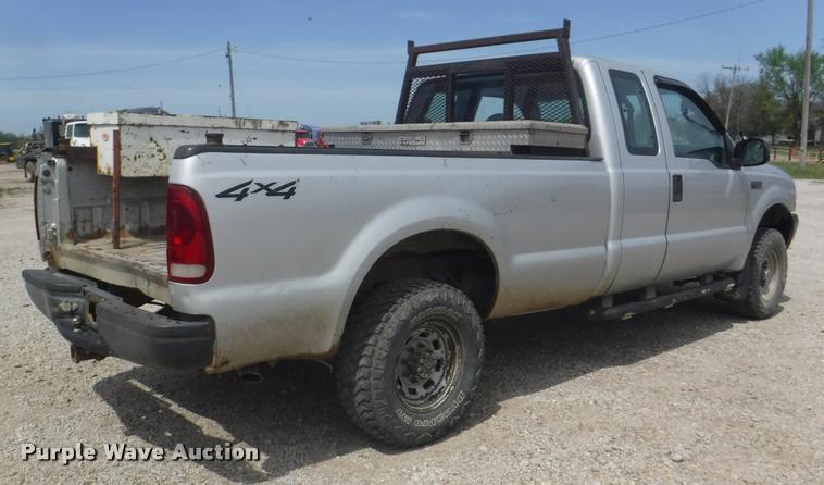 image for item DB3918 2004 Ford F250 Super Duty XL SuperCab pickup truck