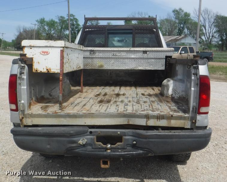 image for item DB3918 2004 Ford F250 Super Duty XL SuperCab pickup truck