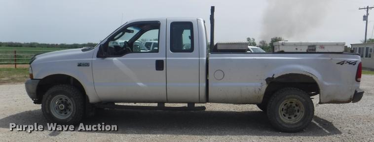 image for item DB3918 2004 Ford F250 Super Duty XL SuperCab pickup truck