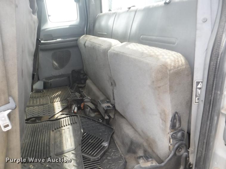 image for item DB3918 2004 Ford F250 Super Duty XL SuperCab pickup truck