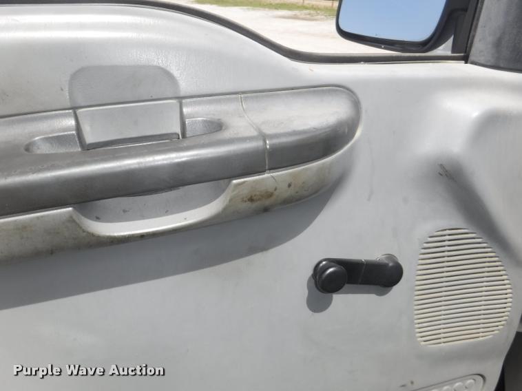 image for item DB3918 2004 Ford F250 Super Duty XL SuperCab pickup truck