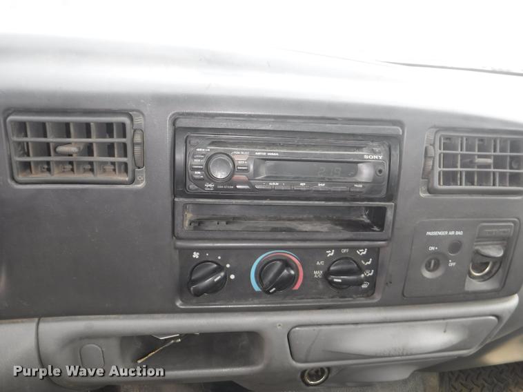 image for item DB3918 2004 Ford F250 Super Duty XL SuperCab pickup truck