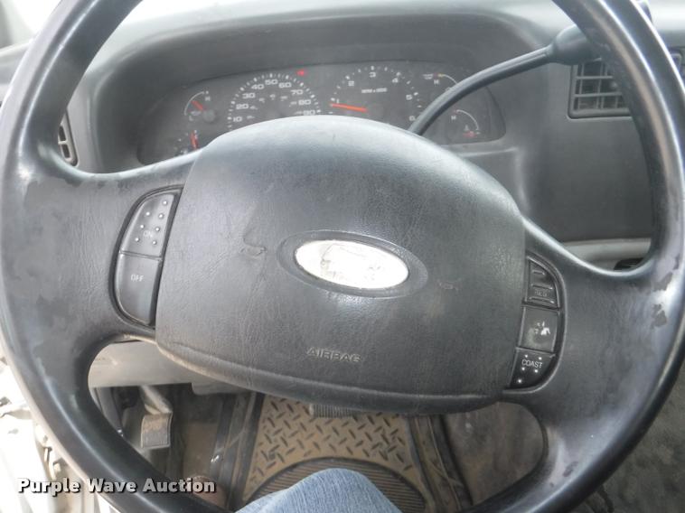 image for item DB3918 2004 Ford F250 Super Duty XL SuperCab pickup truck