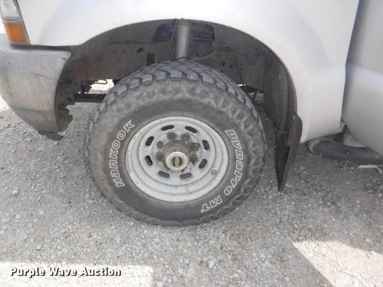 image for item DB3918 2004 Ford F250 Super Duty XL SuperCab pickup truck