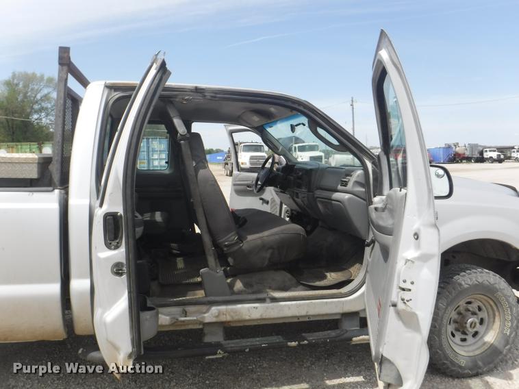 image for item DB3918 2004 Ford F250 Super Duty XL SuperCab pickup truck