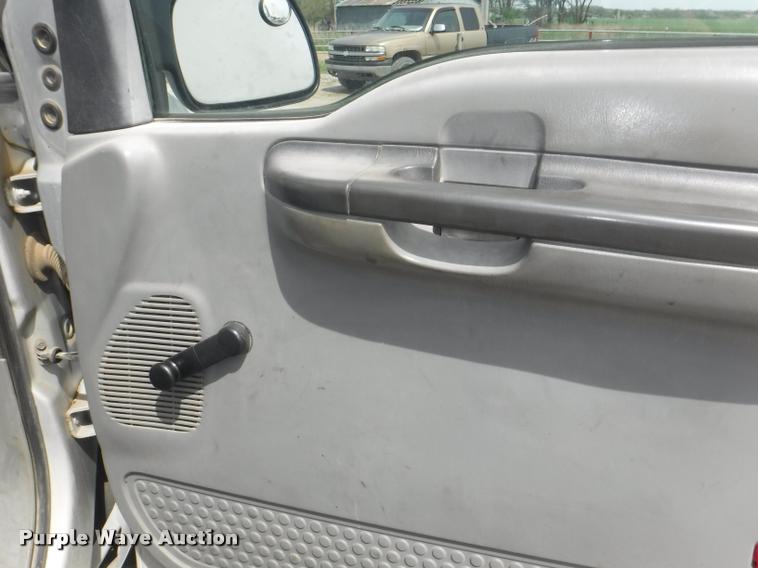 image for item DB3918 2004 Ford F250 Super Duty XL SuperCab pickup truck