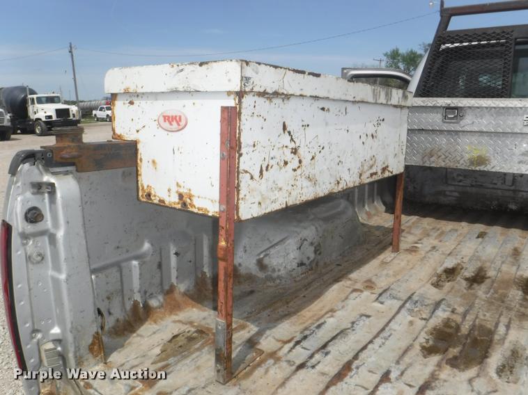 image for item DB3918 2004 Ford F250 Super Duty XL SuperCab pickup truck