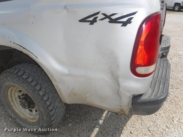 image for item DB3918 2004 Ford F250 Super Duty XL SuperCab pickup truck