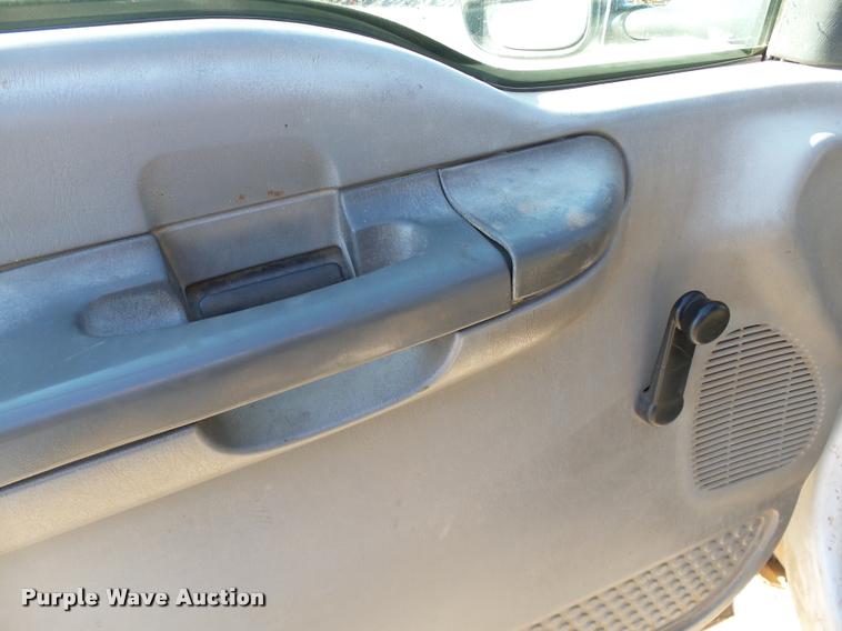 image for item DB4692 2000 Ford F350 XL Super Duty flatbed pickup truck