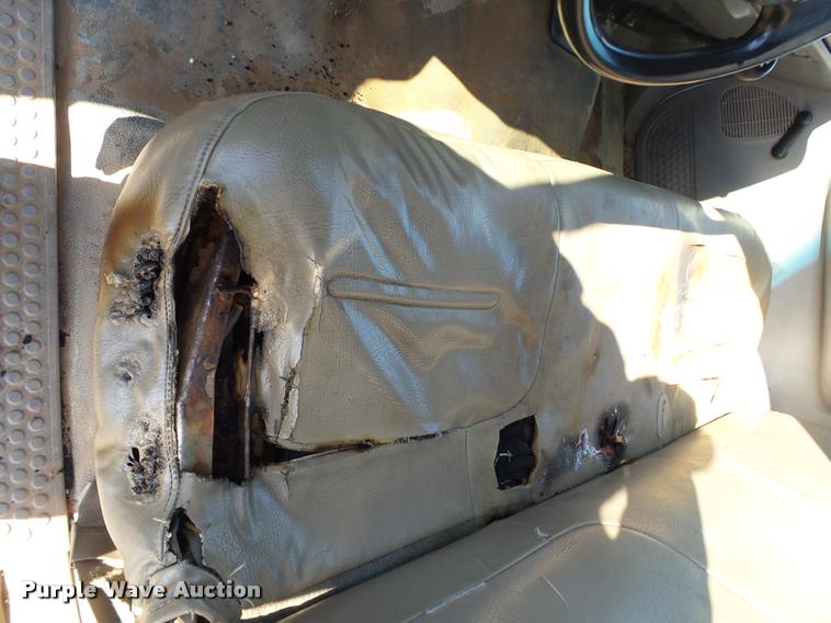 image for item DB4692 2000 Ford F350 XL Super Duty flatbed pickup truck