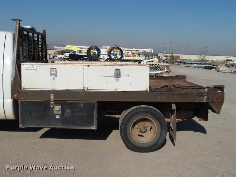 image for item DB4692 2000 Ford F350 XL Super Duty flatbed pickup truck