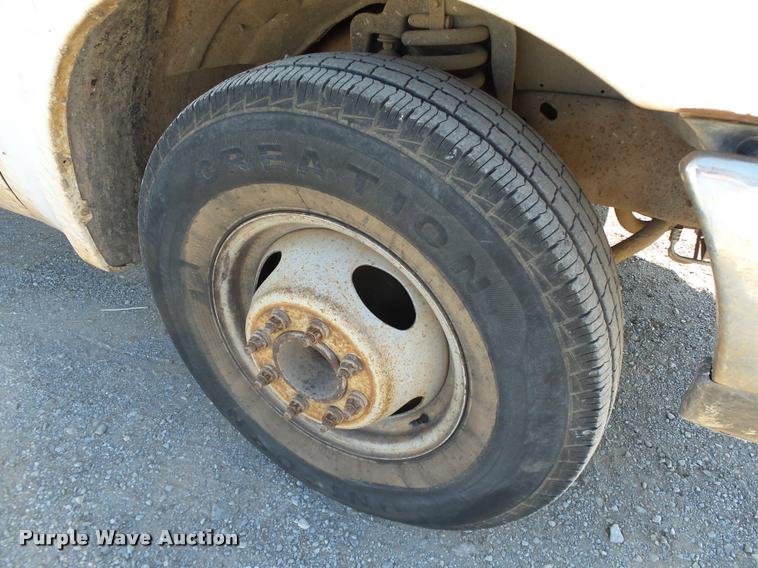 image for item DB4692 2000 Ford F350 XL Super Duty flatbed pickup truck