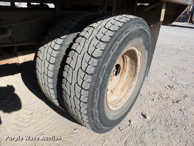 image for item DB4692 2000 Ford F350 XL Super Duty flatbed pickup truck