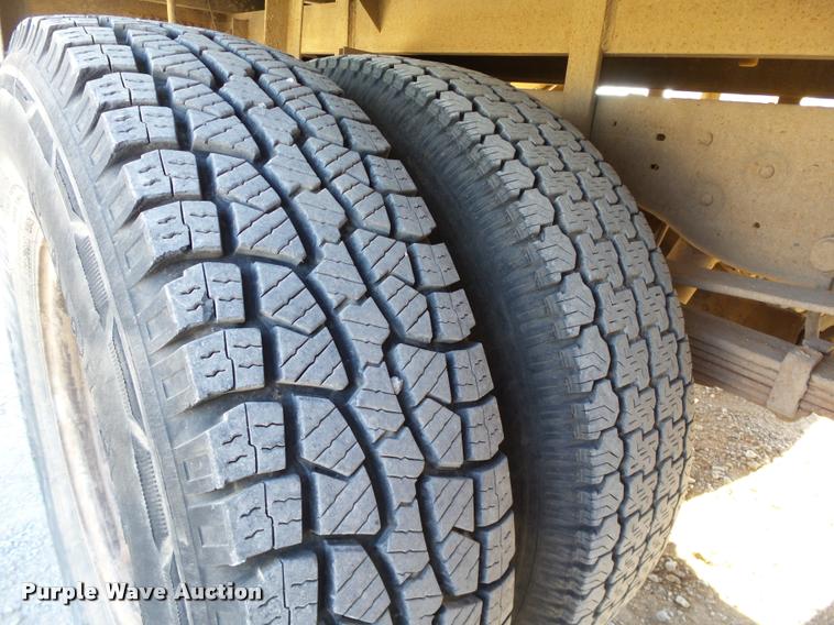 image for item DB4692 2000 Ford F350 XL Super Duty flatbed pickup truck