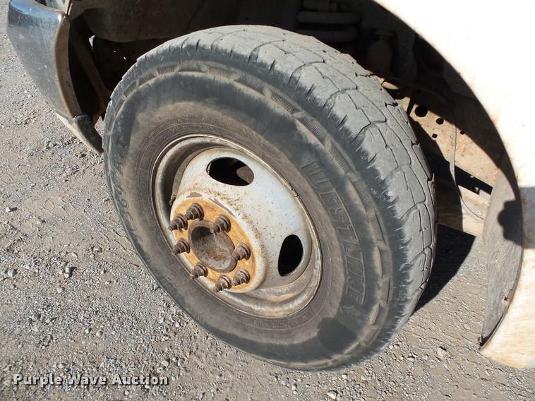 image for item DB4692 2000 Ford F350 XL Super Duty flatbed pickup truck