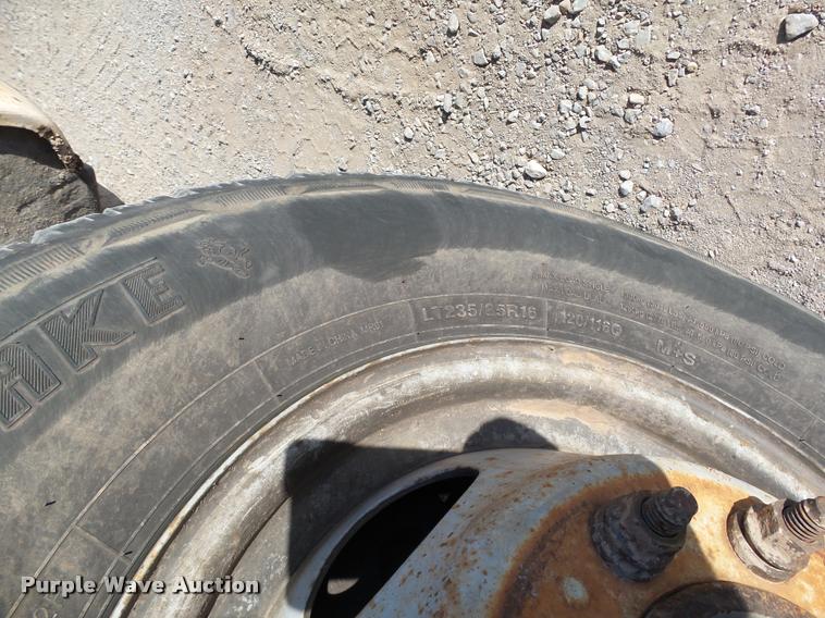 image for item DB4692 2000 Ford F350 XL Super Duty flatbed pickup truck