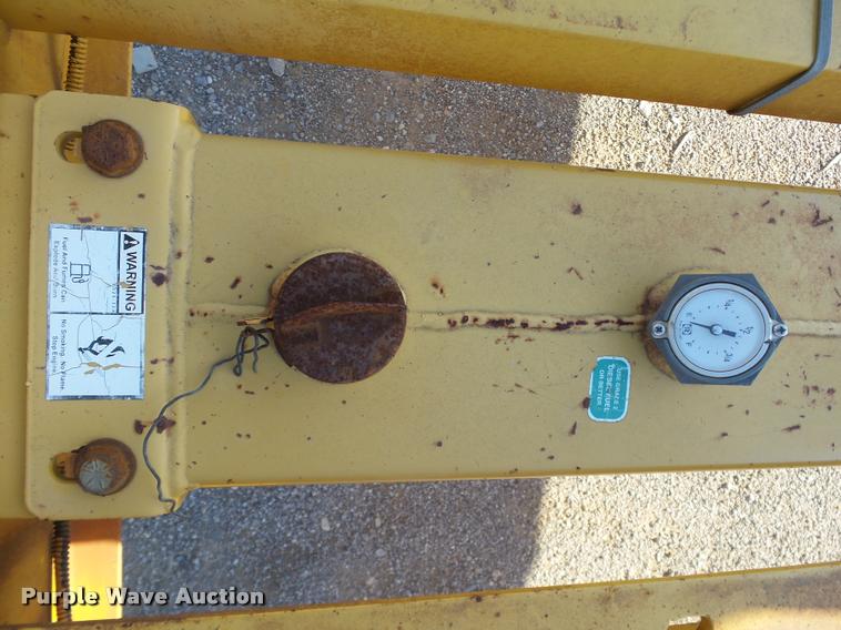 image for item DB4693 2000 Vermeer E550/E800 equipment trailer