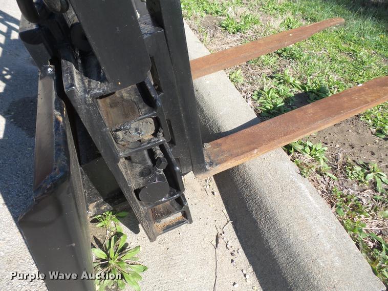 image for item DC9239 Skid steer pallet forks
