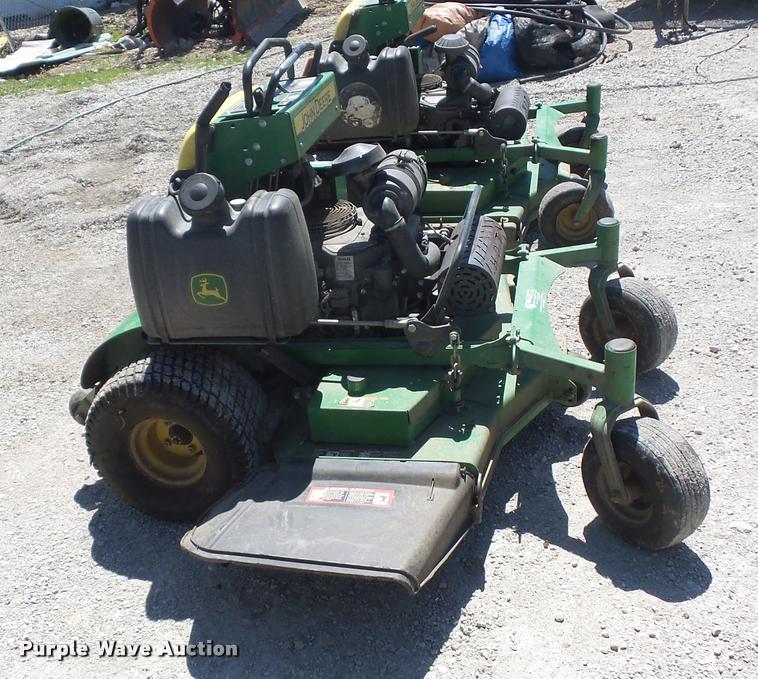 image for item DD9265 John Deere 652R ZTR lawn mower